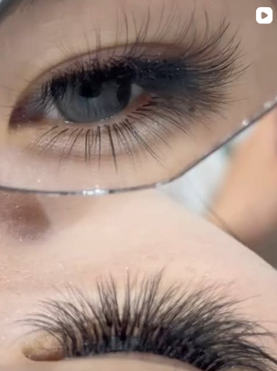 Volume lash close-up